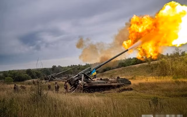 Trong các trận pháo kích trước đó với quân đội Ukraine, quân đội Nga ở Kherson đã bắn quá nhiều đạn pháo. Sau khi quân đội Ukraine phát động cuộc tấn công, quân đội Nga sớm đối mặt với tình thế tiến thoái lưỡng nan là nòng pháo đã bắn quá số phát bắn quy định, khiến đường đạn mất đi độ chính xác.