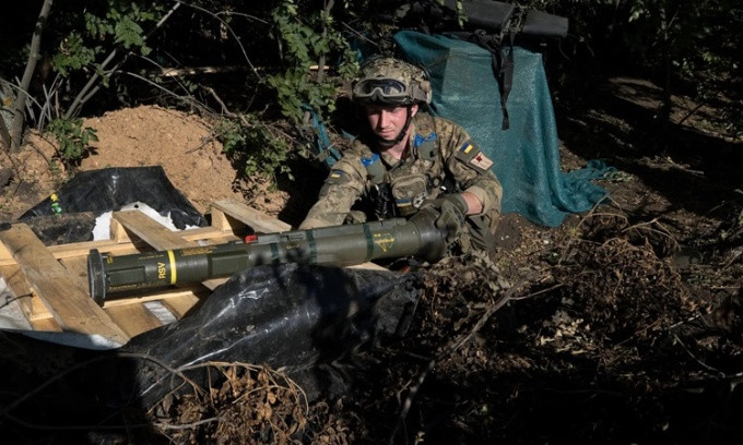 Mặc dù vậy, vẫn có một số thông tin không chính thức được Quân đội Ukraine “truyền ra ngoài” cho thấy, tình hình quân đội Nga ở khu vực Kherson “rất khó khăn”. Theo thông tin của Bộ Quốc phòng Ukraine, thì đó là tinh thần chiến đấu của quân Nga đã xuống “rất thấp”.