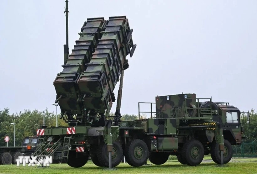 Để giúp Ukraine chống lại các đòn tấn công đường không của Nga, Mỹ và phương Tây đã tích cực viện trợ các loại vũ khí phòng không cho Ukraine, trong đó có hệ thống Patriot. Nhưng đến thời điểm hiện tại, các hệ thống phòng không Patriot của Ukraine đã cạn kiệt đạn tên lửa. 