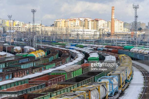 Lý do rất đơn giản, các toa xe của Quân đội Ukraine được kết nối với các toa hành khách dân sự. Sẽ là tội ác chiến tranh, nếu các toa tàu chở khách bị tấn công.