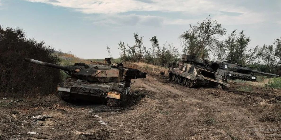 Các loại xe tăng hiện đại của phương Tây như M1A1 Abrams, Challenger 2, Leopard 2 được coi là xe tăng chiến đấu tiên tiến nhất, nhưng vẫn không tránh khỏi sự phá hủy trong chiến tranh đương đại. Mặc dù những chiếc xe tăng này đã tăng mức bảo vệ tới mức tối đa về trọng lượng, nhưng chúng vẫn dễ dàng bị phá hủy bởi vũ khí chống tăng đơn giản như UAV FPV.