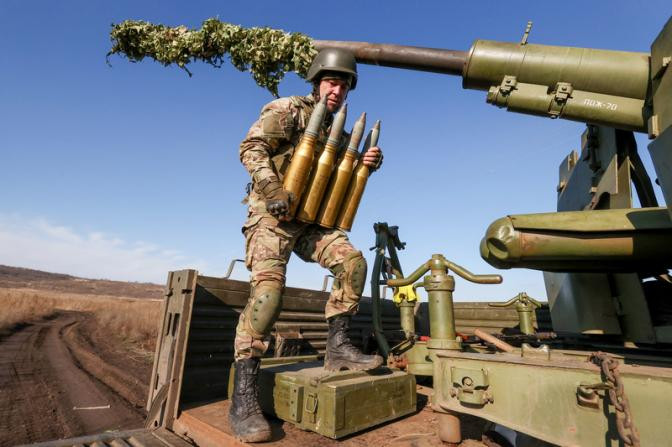 Tờ India Today viết, Nga đã hai lần nêu vấn đề này tại các cuộc đàm phán với Ấn Độ về việc không thể chấp nhận việc cung cấp đạn dược và vũ khí cho Ukraine. Trong đó có cuộc gặp vào tháng 7, giữa Ngoại trưởng Nga Sergei Lavrov và Ngoại trưởng Ấn Độ Subrahmanyam Jaishankar. Bộ Ngoại giao Ấn Độ gọi bất kỳ giả định nào do các nhà báo đưa ra là “suy đoán và gây hiểu nhầm”. (Nguồn ảnh: India Today, Reuters, Topwar).