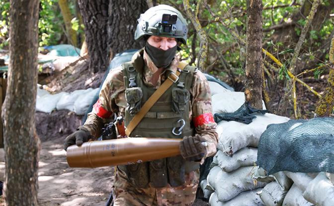 Trong khi đó, mức tiêu thụ đạn pháo trung bình hàng ngày của Quân đội Ukraine trên toàn mặt trận chỉ vào khoảng hơn 2.000 viên đạn. Chúng ta có thể tưởng tượng, quân đội Ukraine ở hướng Pokrovsk hiện đang phải chịu áp lực lớn như thế nào.