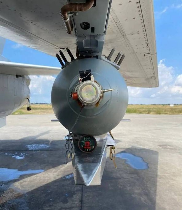 Theo một số chuyên gia, khả năng bay xa của bom FAB-1500 M54 với mô-đun UMPC, sẽ gần hơn so với các loại bom 250kg và 500kg, với tầm bay tối đa chỉ là 50km (bom 250 kg có tầm bay tối đa là 80km). 