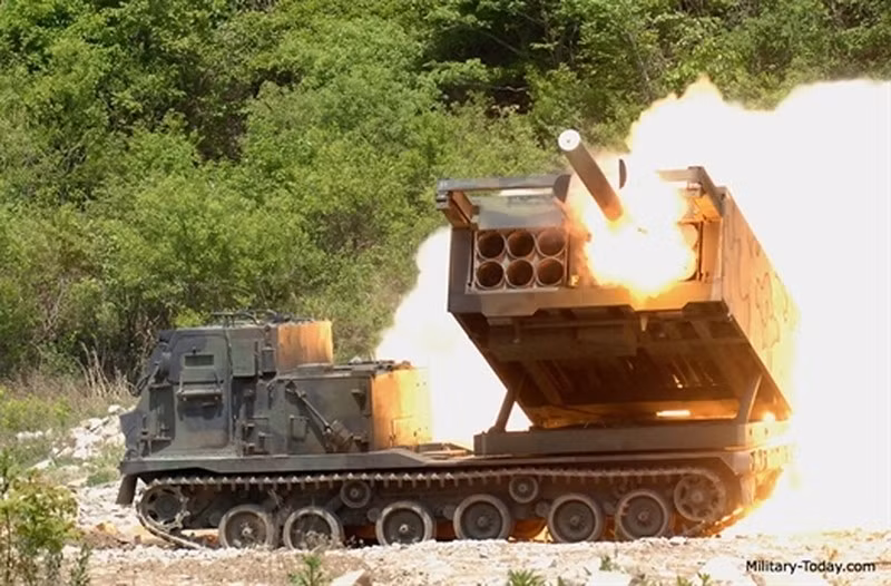 Quân đội Mỹ đôi khi gọi MLRS M270 là "khẩu súng ngắn cá nhân của chỉ huy". Quân đội Anh lấy biệt danh cho "hệ thống rà phá 1 km vuông" vì những viên đạn mà nó bắn ra có thể phá hủy hoàn toàn một khu vực rộng 1 km vuông.