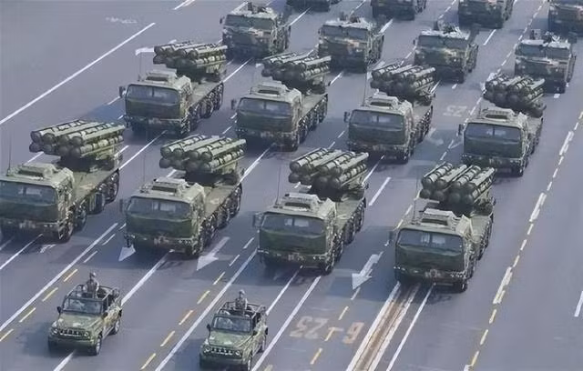 Trên thực tế, sau khi MRLS M270 sử dụng hệ thống nạp đạn modul, cả Trung Quốc và Nga đều nhận thấy lợi ích của thiết kế này. Trung Quốc với tinh thần "học hỏi cao", đã phát triển và lắp đặt hàng loạt hệ thống MRLS nạp đạn kiểu modul như MRLS M270, nâng cao sức mạnh rất nhiều của pháo phản lực phóng loạt.