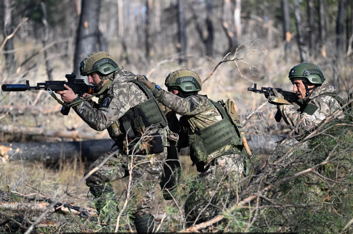 Mặt khác, đối với Quân đội Nga, việc chiếm được Karlovka có thể trở thành một thành công chiến thuật quan trọng, giúp họ phát triển cuộc tấn công về phía tây và tiến sâu hơn vào các vị trí phòng thủ của Quân đội Ukraine dọc theo tuyến đường cao tốc M04.