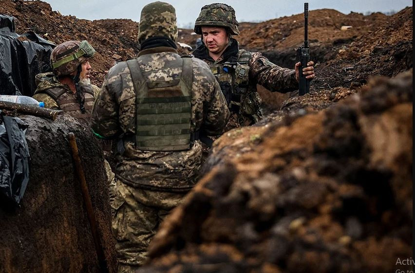 Nếu Quân đội Ukraine để mất Karlovka vào tay Nga, có thể buộc quân Ukraine phải lùi sâu về phía tây và bắt đầu phải tổ chức phòng thủ lại theo các tuyến mới. Nhưng tại đây sẽ giống như các vị trí cũ, khi họ không có các khu đô thị hay khu công nghiệp, để biến thành các pháo đài phòng thủ, có thể cầm chân quân Nga.