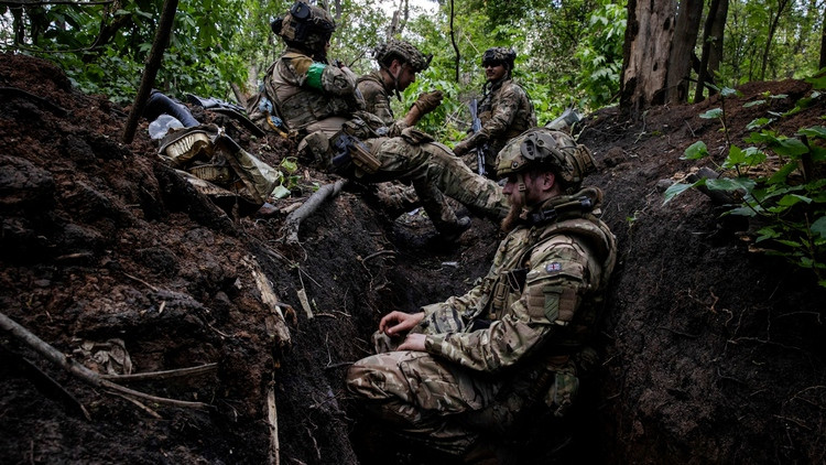 Số đơn vị Ukraine tăng viện, mặc dù đã giúp tạm thời ổn định mặt trận, nhưng không thể ngăn được đà tiến của quân Nga về phía tây Avdiivka. Kết quả là, quân Nga đã đột phá được xa hơn và giờ đây tuyến phòng thủ chính của Ukraine sẽ phải bố trí sâu hơn về phía tây hồ chứa nước Karlovskoye.