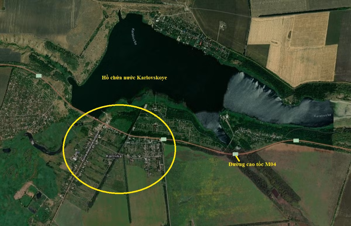 Hiện tại khu vực Karlovka vẫn chưa bị quân Nga chiếm, nhưng việc Ukraine có thể giữ được nó hay không, sẽ có tác động đáng kể đến sự phát triển tiếp theo của tình hình ở khu vực phía tây nam Avdiivka, dọc theo tuyến đường cao tốc M04.