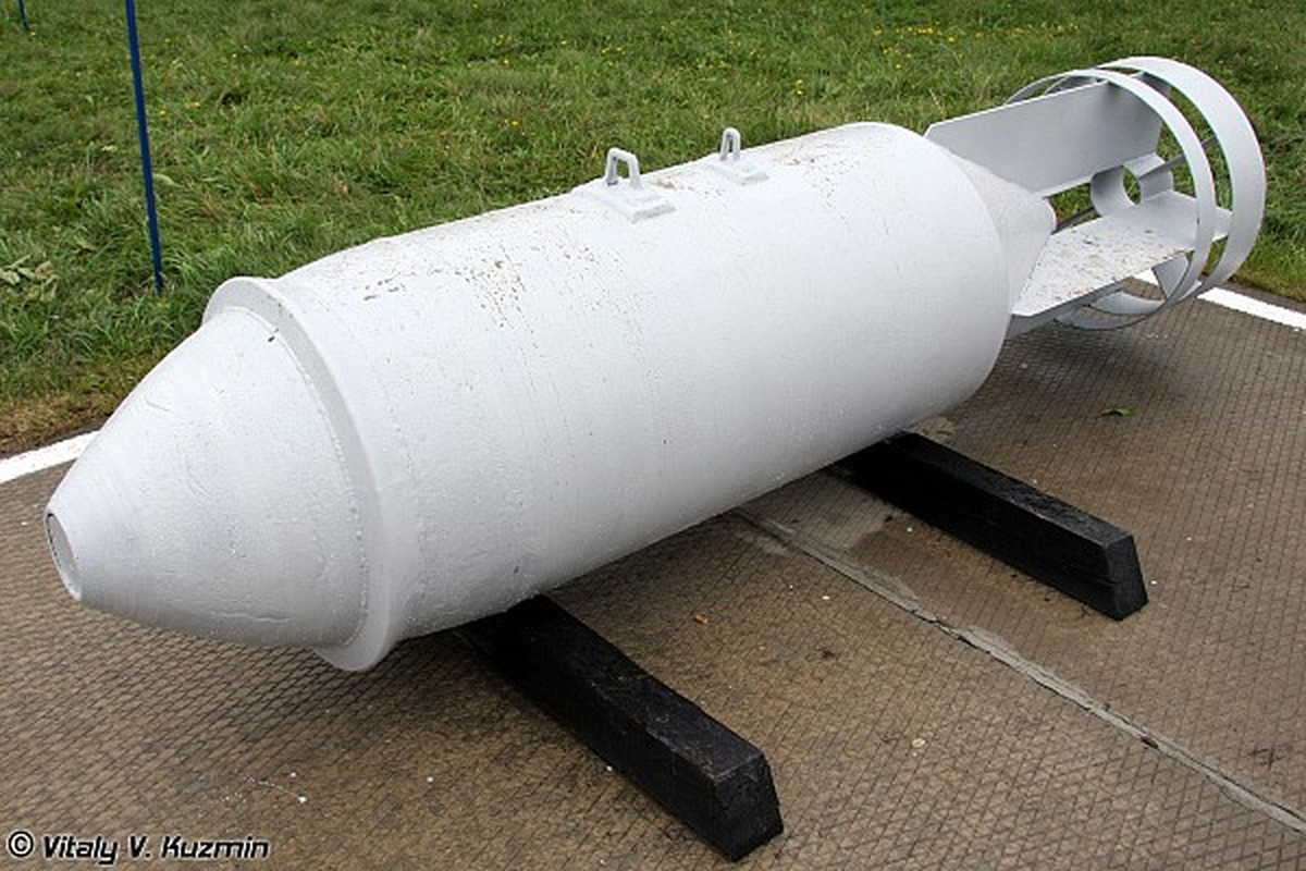 Chuyên gia Ukraine nghi ngờ, liệu mô-đun UMPC dùng cho loại bom 500kg và 200kg có phù hợp với loại bom hạng nặng như vậy hay không? Hay người Nga phải thiết kế lại mô-đun UMPC cho loại bom lượn hạng nặng của họ?