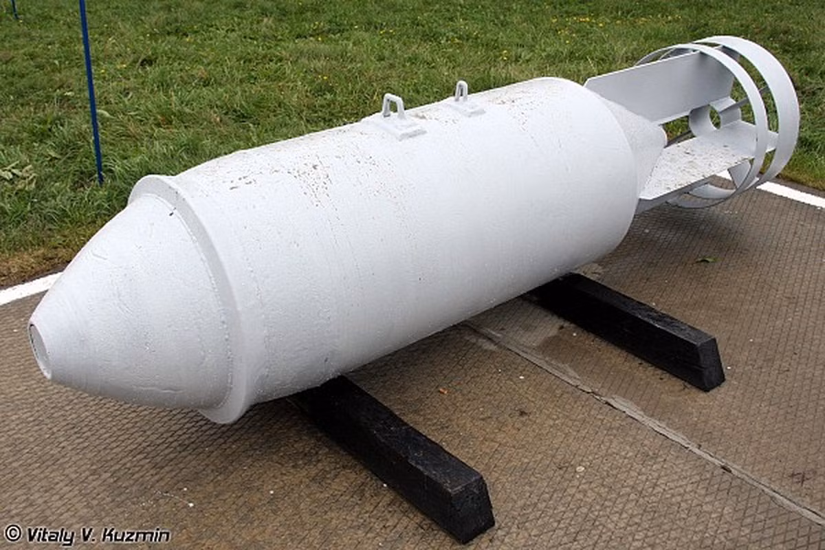 Chuyên gia Ukraine nghi ngờ, liệu mô-đun UMPC dùng cho loại bom 500kg và 200kg có phù hợp với loại bom hạng nặng như vậy hay không? Hay người Nga phải thiết kế lại mô-đun UMPC cho loại bom lượn hạng nặng của họ?