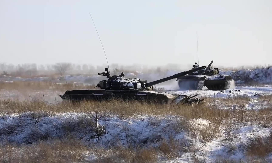 Quân Nga sử dụng chiến thuật “đánh và chạy” để liên tục tấn công và làm suy yếu tuyến phòng ngự của Ukraine. Thực hiện tấn công nhiều mục tiêu hơn, di chuyển nhanh hơn, nhằm giảm tỷ lệ pháo kích thành công của quân đội Ukraine. Đồng thời phân tán hỏa lực của các vị trí phòng thủ của quân Ukraine và tăng xác suất đột phá của quân Nga.