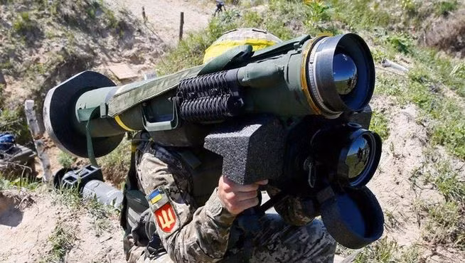 Do Mỹ và NATO viện trợ cho Ukraine hàng nghìn tên lửa chống tăng các loại, nên xe tăng Nga nếu ở tuyến trước trong thời gian dài, sẽ bị các vũ khí chống tăng riêng lẻ của Ukraine tấn công và phá hủy. 