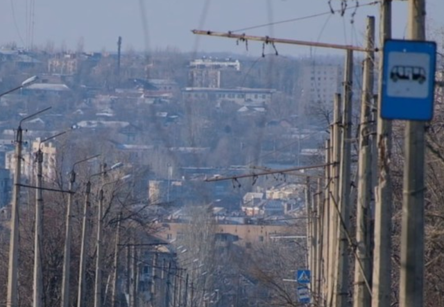 Còn theo nguồn tin của hãng tin Pháp AFP, một số binh lính của Quân đội Ukraine đã cố gắng thoát ra khỏi sự bao vây của lính dù Nga ở Soledar, nhưng đã bị tiêu diệt. Nguồn tin cho biết, sau khi lính dù Nga bao vây thành công thị trấn Soledar từ phía nam và phía bắc, quân đội Ukraine đã cố gắng đột phá về hướng Bakhmut.