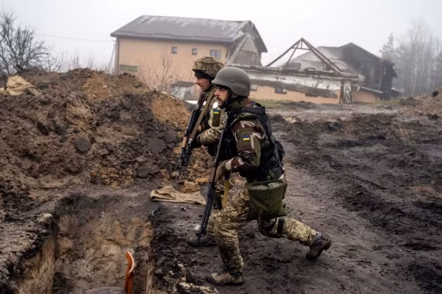 Hơn nữa, nếu quân Ukraine tập trung toàn bộ lực lượng vào một khu vực, quân Nga sẽ chọc thủng hàng phòng ngự ở khu vực còn lại. Còn lực lượng Ukraine đồn trú tại Avdiivka từ lâu đã không còn khả năng phản công.