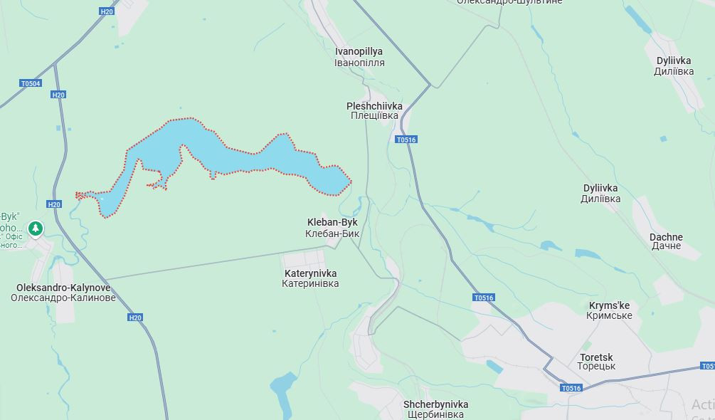 Trước đó có thông tin là trước nguy cơ thất thủ ở Toretsk và dự bị cho việc RFAF sẽ tấn công Konstantinovka sau khi Chasiv Yar thất thủ, quân Ukraine đã tiến hành xây dựng tuyến phòng thủ mới ở khu vực hồ chứa nước Kleban-Bykske Reservoir; nhằm lợi dụng điều kiện tự nhiên, để ngăn bước RFAF tiến về phía tây bắc.