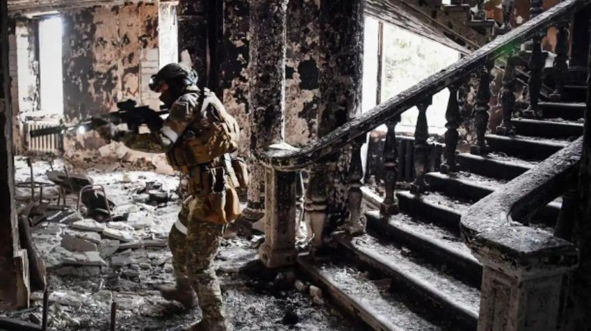 Trong những ngày qua, khi quân đội Nga và lực lượng dân quân Lugansk và Donetsk thân Nga, phá vỡ tuyến phòng thủ của quân phòng thủ Ukraine ở ngoại ô Bakhmut, quân đội Ukraine đã chịu thêm thương vong và phải rút lui về nội ô thành phố Bakhmut.