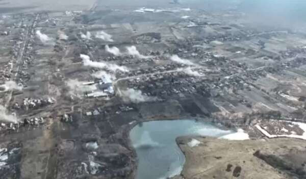 Sau đó, Nga và Ukraine rơi vào thế giằng co, lực lượng thiết giáp Nga cũng chịu tổn thất rõ rệt. Sự bế tắc đã được phá vỡ vào tháng 1 năm nay, khi quân Nga đã sử dụng đường cống ngầm để mở một khoảng trống ở phía nam thành phố.