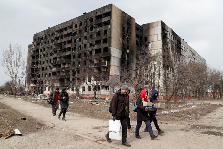 Trong ngày hôm nay, phía Nga kêu gọi các chiến binh Ukraine ở thành phố Mariupol hạ vũ khí và rời khỏi Mariupol. Phía Nga cho biết, quân đội Nga sẽ mở kênh nhân đạo đông tây Mariupol từ 10h ngày 21/3 (theo giờ Moscow), và cho phép lực lượng vũ trang Ukraine hạ vũ khí rời Mariupol.