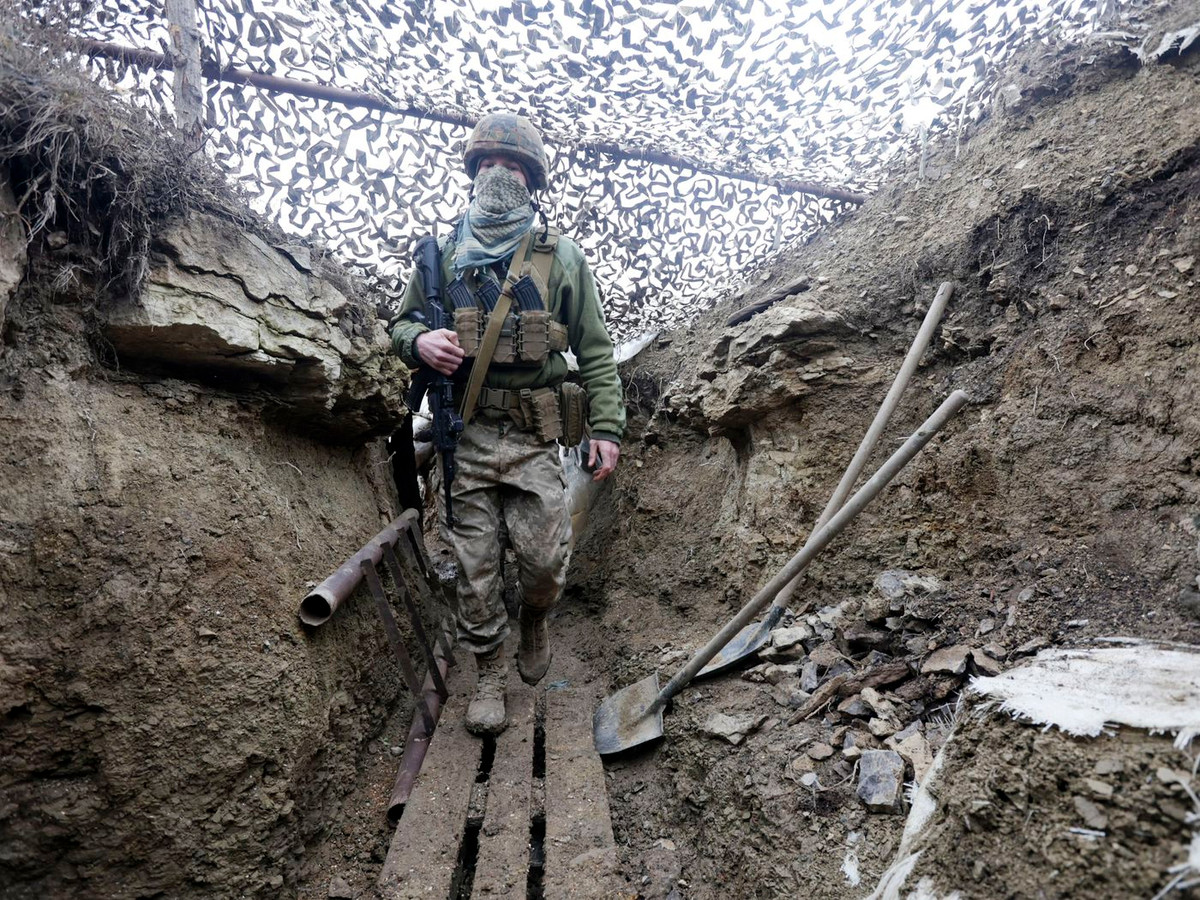 Văn phòng báo chí của Quân đội Ukraine tại Miền Đông (JFO) cũng nhấn mạnh rằng, các đơn vị Quân đội Ukraine vẫn giữ nguyên vị trí của mình, tuân thủ các thỏa thuận Minsk, không thực hiện bất kỳ hành động tấn công nào.