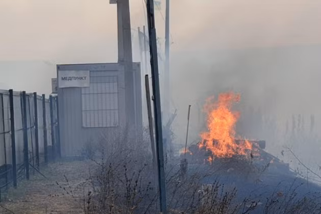 Trong khi đó, Bộ Nội vụ Ukraine đã bác bỏ tuyên bố FSB về vụ pháo kích được cho là nhằm vào trạm kiểm soát biên giới của Nga ở khu vực Rostov; cho đây là một hành động khiêu khích hoàn toàn. Vị trí chính xác của vụ việc vẫn chưa được xác định, ngoại trừ tuyên bố rằng nó cách biên giới Nga-Ukraine trong khu vực Rostov 150 m.