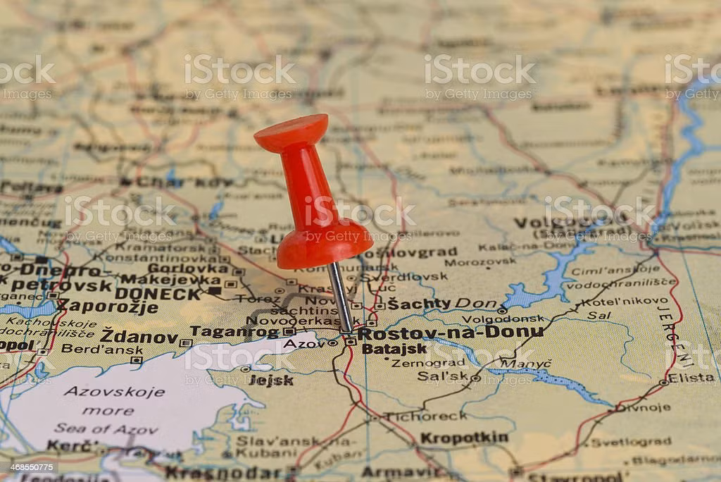 Bộ Nội vụ Ukraine cho biết thêm, khu vực Rostov giáp với cả phần lãnh thổ do chính quyền Ukraine kiểm soát trong khu vực tỉnh Luhansk và phần biên giới không do chính phủ Ukraine kiểm soát (phần các nước cộng hòa ly khai), dài hơn 400 km. 