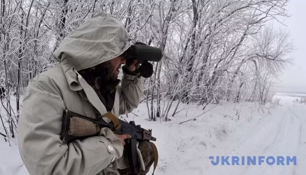 Ngoài ra, Văn phòng báo chí của Quân đội Ukraine tại Miền Đông đã đưa lên Facebook chốt kiểm soát, được hiển thị trong các bức ảnh và video được các phương tiện truyền thông tuyên truyền của Nga; trông giống một “phòng tiện ích” hơn là một chốt kiểm soát biên giới.