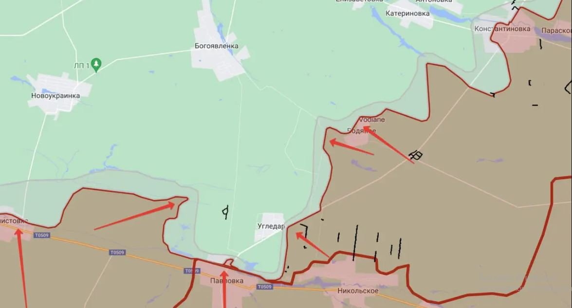 Cùng với việc tấn công thẳng vào thành phố, Quân đội Nga đã đang tổ chức vòng vây với thành phố Ugledar. Ở phía đông Ugledar, sau khi chiếm được Vodyanoy, quân Nga đột phá về phía Bogoyavlenka; ở cánh phía tây, các đơn vị Nga đã vượt sông Kashlagach gần Prechistovka và đang tiến về Novoukrainka, tổ chức bao vây Ugledar từ cả hai phía.