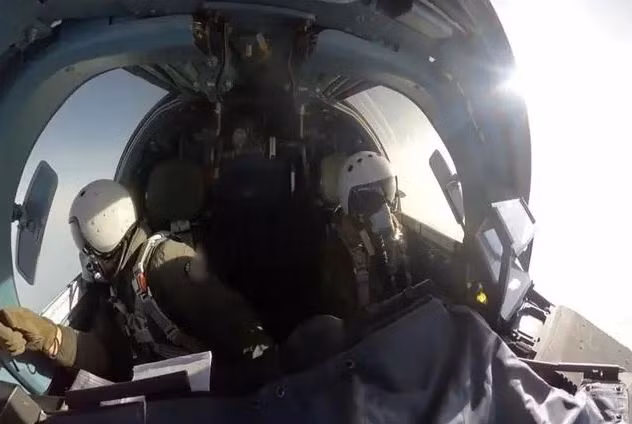 Ngay lúc này, Lực lượng Không quân chiến thuật RFAF tích cực hoạt động, thả bom lượn có điều khiển vào các vị trí phòng thủ của quân Ukraine ở khu vực Temirovka và Green Field. Câu hỏi bây giờ là AFU có thể cầm cự được bao lâu? (Nguồn ảnh: Liveuamap, Rvvoenkory, Sputnik, Ukrinform).