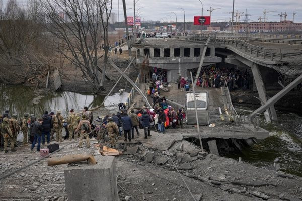 Sau cuộc điện đàm kéo dài hơn 1 tiếng đồng hồ, Nga khẳng định sẵn sàng đối thoại với Ukraine và các nước phương Tây để kết thúc hoạt động quân sự với điều kiện Ukraine phải ngừng các hoạt động chiến đấu và các yêu cầu bảo đảm an ninh của Nga được đáp ứng.