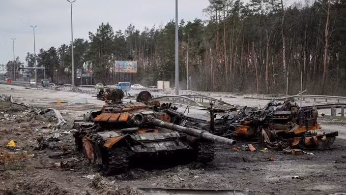 Tuy nhiên Quân đội Nga đã bị bất ngờ trước hỏa lực chống tăng của Quân đội Nga, đặc biệt là các loại tên lửa chống tăng Javelin do Mỹ cung cấp, được sử dụng rộng rãi bởi bộ binh Ukraine. Qua các hình ảnh cho thấy, các đơn vị xe tăng của Nga đã phải chịu thiệt hại nặng nề trong giai đoạn đầu của cuộc chiến.