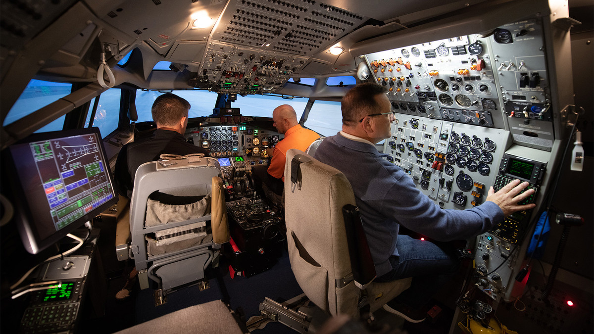 Theo truyền thông Nga, máy bay E-8C là loại máy bay kiểm soát và chỉ huy, quản lý chiến trường của Không quân Mỹ. E-8C có nhiệm vụ theo dõi phương tiện dưới mặt đất, thu thập hình ảnh, chuyển tiếp hình ảnh chiến thuật từ các sĩ quan chỉ huy ở mặt đất và trên không.