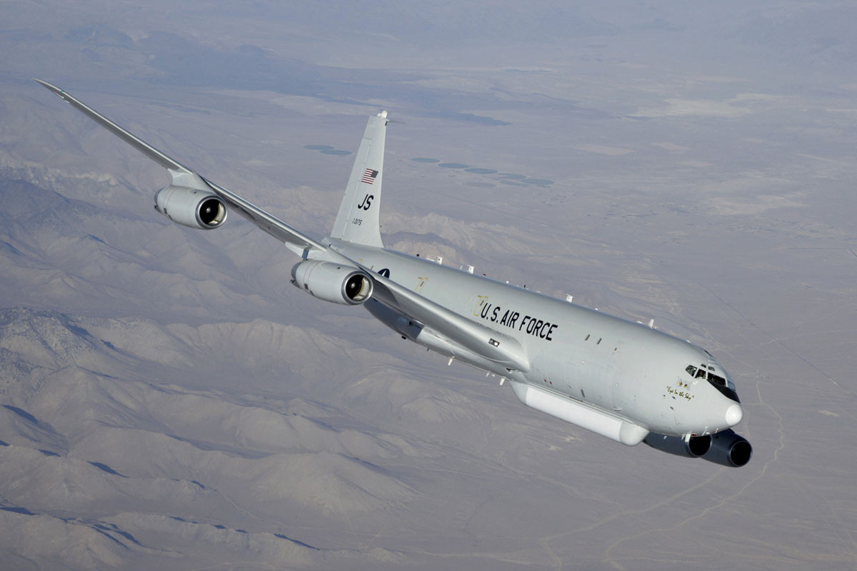 Đặc biệt là chỉ vài giờ sau khi xuất hiện của chiếc E-8C của Mỹ, sẽ diễn các cuộc đàm phán giữa nhà lãnh đạo Nga và Mỹ, có thể ông Biden định yêu cầu ông Putin rút Quân đội Nga ngay lập khỏi biên giới Ukraine.