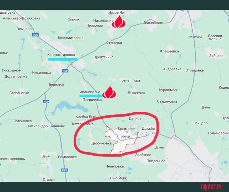 Thành phố Toretsk không phải là một thành phố bình thường, nơi đây là điểm khởi nguồn cho phong trào ly khai ở Donbass vào năm 2014. Do gần với thành phố Donetsk, nơi được coi là “thủ đô” của nước cộng hòa Donetsk tự xưng (DPR), nên nơi đây được Kiev đầu tư xây dựng hệ thống phòng thủ kiên cố, trong đó có nhiều lớp công sự ngầm, giống như một con nhím phủ đầy gai, với tổng cộng 40.000 quân tinh nhuệ của Ukraine chốt giữ. 