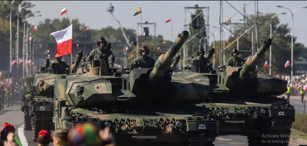 Kết quả là Trung tướng Gromadzinski đã bị cách chức và triệu hồi về nước từ trụ sở Quân đoàn châu Âu ở Strasbourg (Pháp). Trước khi là Tư lệnh Quân đoàn châu Âu, Trung tướng Gromadzinski là Tư lệnh Sư đoàn bộ binh cơ giới số 18 của Ba Lan và từng là cố vấn cho Tổng tham mưu trưởng Quân đội Ba Lan.