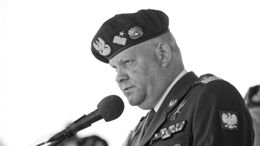 Việc Warsaw triệu hồi Tướng Gromadzinski về nước diễn ra một ngày sau cái chết của Chuẩn tướng Ba Lan Adam Marczak, người cho đến tháng 9 năm ngoái vẫn phục vụ tại trụ sở Eurocorps ở Strasbourg. Theo Quân đội Ba Lan, ông Marczak “đột tử vì nguyên nhân tự nhiên” khi đang làm nhiệm vụ ở Mons, Pháp. (Ảnh: Tướng Adam Marczak).