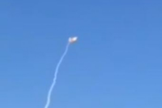 Trên đoạn video được đưa lên mạng xã hội, người xem có thể thấy khoảnh khắc tên lửa của hệ thống phòng không Tor, phóng trúng máy bay không người lái TB2 của Ukraine và nổ tung trên bầu trời.