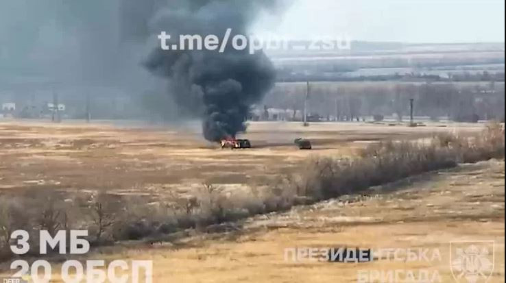 Điều sốc hơn nữa là hàng chục nghìn quả mìn do Quân đội Nga bố trí đã phát nổ trong một khoảng thời gian ngắn. Phản ứng dây chuyền do vụ nổ gây ra đã khiến toàn bộ trận địa chìm trong biển lửa. Trong vòng chưa đầy một giờ, lực lượng 3.000 quân Ukraine gần như bị tiêu diệt hoàn toàn.