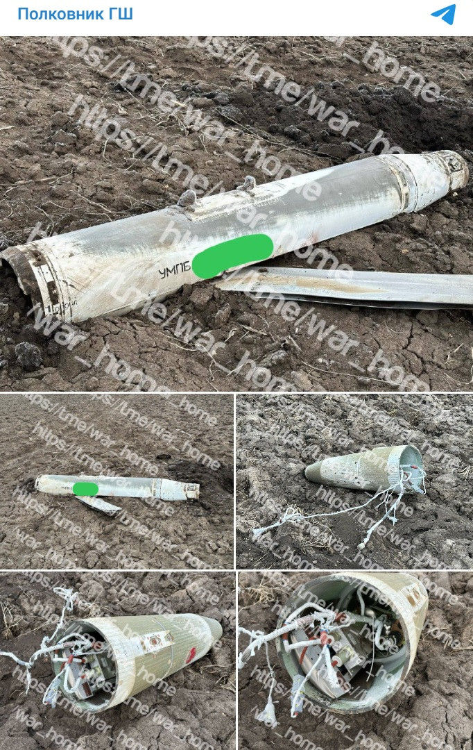 Bom UMPB D-30SN xuất hiện đầu tiên vào ngày 8/3/2024 tại chiến trường Ukraine, cho thấy Không quân Nga đã sử dụng vũ khí chưa từng thấy trước đây, với ký hiệu "UMPB" được khắc trên thân bom. Loại vũ khí này được cải tiến từ bom rơi tự do FAB-250. 