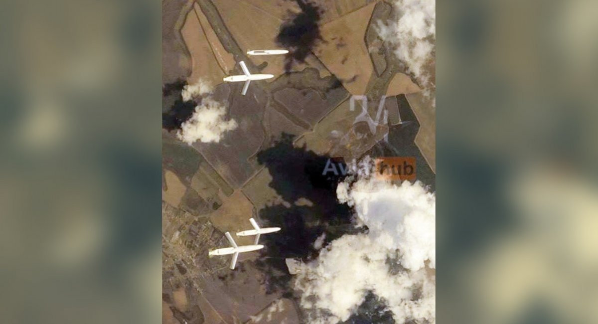 Hình ảnh chất lượng cao về bom lượn tầm xa UMPB D-30SN lần đầu tiên xuất hiện và nó đến từ người Nga. Bức ảnh cho thấy một cuộc tấn công bằng loại bom này. Tuy nhiên, chúng ta có thể nhận thấy rằng, chỉ có ba trong số bốn quả bom có thể mở được cánh. 