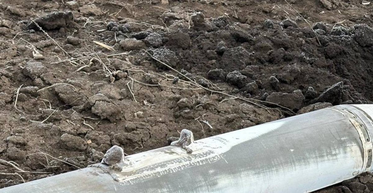 Điều đáng chú ý là nguồn tin blog war_home Telegram cho rằng, một động cơ phản lực và thùng nhiên liệu cũng nằm bên trong bom, biến quả bom này trở thành một tên lửa hành trình đơn giản, nhưng rẻ hơn bom Grom-E1 - loại vũ khí này cũng đã được sử dụng trên chiến trường Ukraine vào tháng 3/2023. (Nguồn ảnh: defence-ua, Topwar, Sputnik).