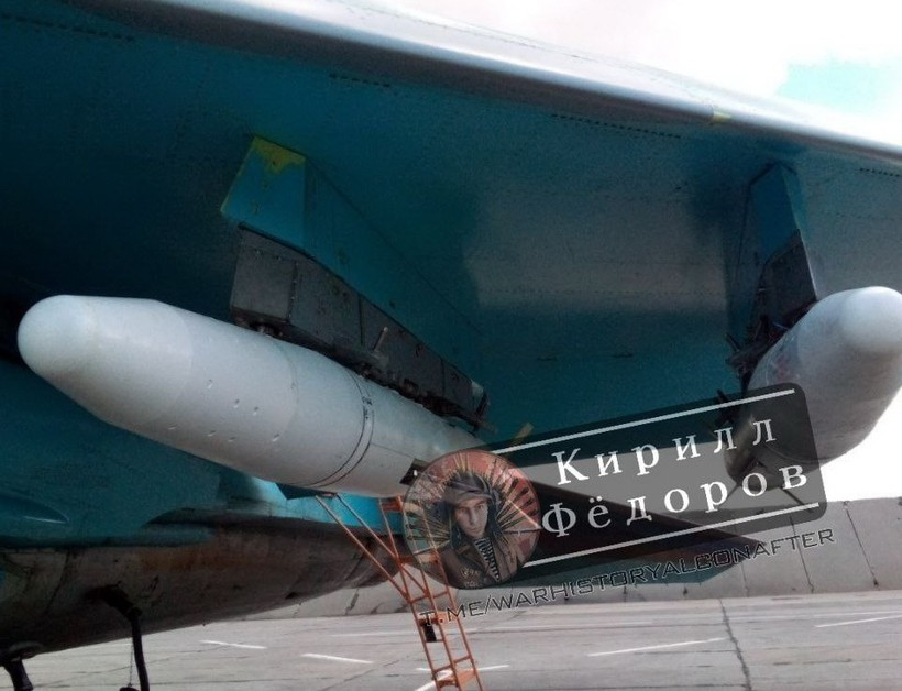 Điều các chuyên gia Ukraine lo lắng, khi những quả bom 500 kg hoặc 1.500 kg, nếu lắp thêm động cơ phụ như bom UMPB D-30SN, nó có thể tăng tầm bay lên 50%, biến những quả bom này thành tên lửa hành trình giá rẻ, nhưng có sức công phá cực lớn, có thể sử dụng với số lượng lớn và rất khó đánh chặn. 