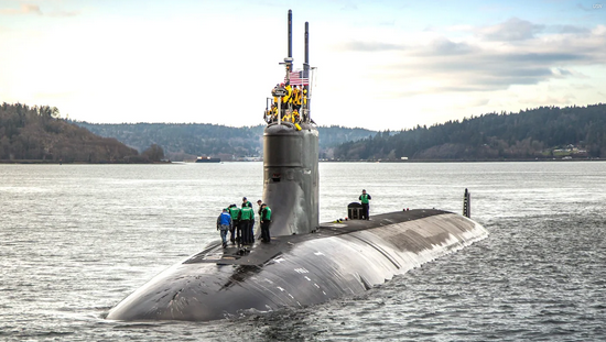 Con tàu đang quay trở lại cảng Guam sau khi bị va chạm với “một vật thể không xác định” trên Biển Đông; Hải quân Mỹ tuyên bố rằng, tàu ngầm hạt nhân Connecticut vẫn ở trạng thái an toàn và ổn định. Các thiết bị lò phản ứng hạt nhân của nó vẫn không bị ảnh hưởng và vẫn có thể hoạt động bình thường.