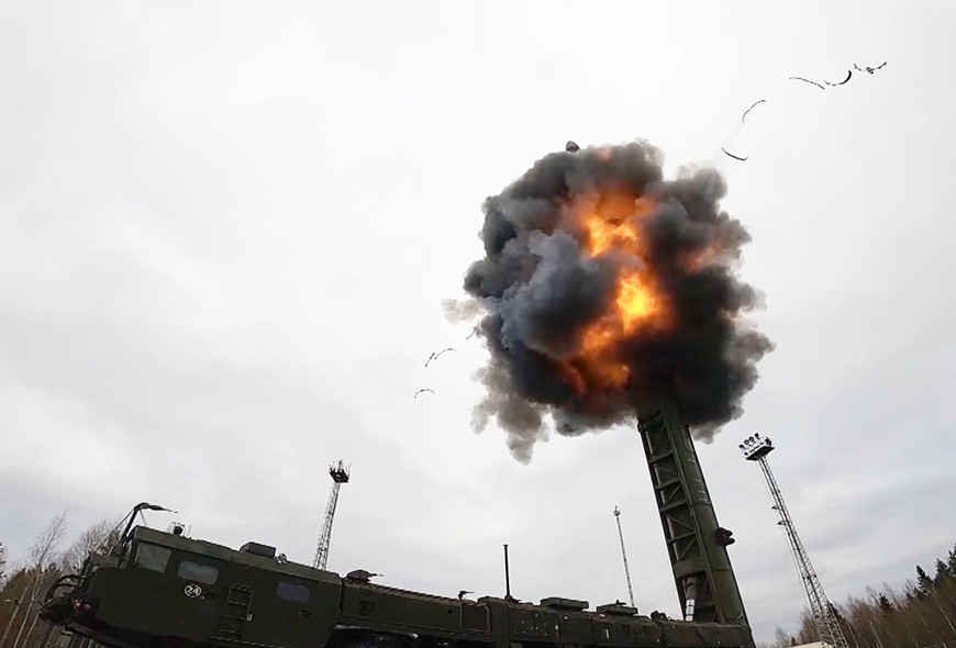 Ông Serhiy Lysak, thống đốc vùng Dnipropetrovsk của Ukraine, cho biết ít nhất một nhà máy quốc phòng ở địa phương đã bị tấn công trong vụ tấn công. Trong khi Quân đội Ukraina tuyên bố rằng, họ không có khả năng đánh chặn tên lửa đạn đạo xuyên lục địa. 