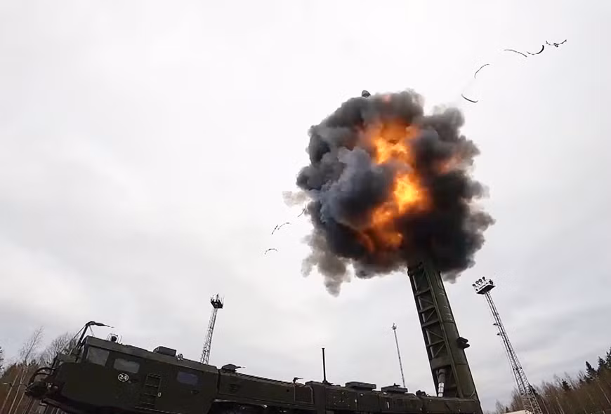 Ông Serhiy Lysak, thống đốc vùng Dnipropetrovsk của Ukraine, cho biết ít nhất một nhà máy quốc phòng ở địa phương đã bị tấn công trong vụ tấn công. Trong khi Quân đội Ukraina tuyên bố rằng, họ không có khả năng đánh chặn tên lửa đạn đạo xuyên lục địa. 