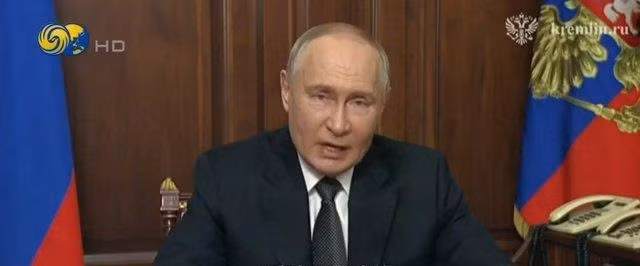 Tổng thống Nga Vladimir Putin ngày 21/11 đã công khai tuyên bố rằng, Lực lượng Không quân Vũ trụ Nga đã phóng một tên lửa siêu thanh tầm trung mới, có tên mã là Oreshnik về phía Ukraine, để đáp trả việc Mỹ cho phép Ukraine sử dụng tên lửa tầm xa do Mỹ cung cấp, tấn công vào lãnh thổ Nga.