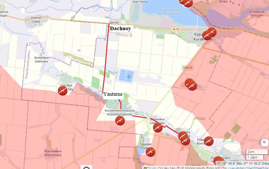 Đồng thời, Quân đội Nga đang có cơ hội để kiểm soát tuyến đường Dachnoye- Yantarne- Kostiantynopolske-Uspenovka. Mặc dù thực tế đây chỉ là một con đường nhỏ liên thôn. Nhưng về mặt quân sự, nó cực kỳ quan trọng đối với quân Ukraine. Trên thực tế, đây vẫn là con đường duy nhất để cung cấp cho các đơn vị Ukraine đang trong vòng vây phía nam Kurakhovsky.