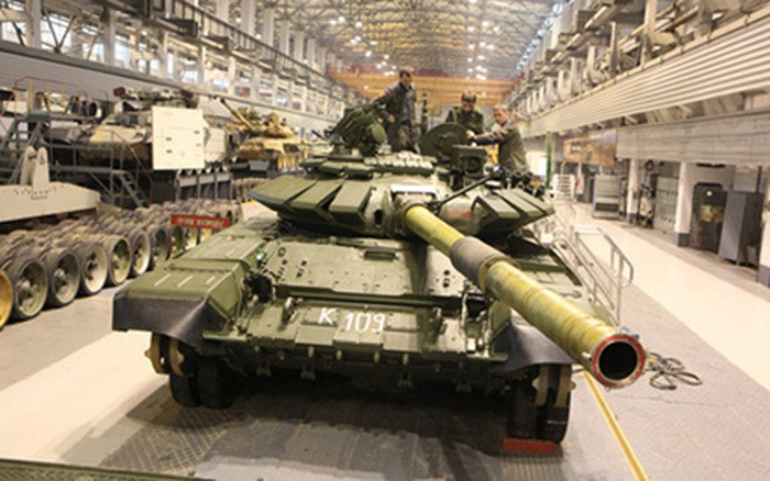 Vào ngày 25/2 vừa qua, Liên minh châu Âu (EU) đã áp đặt gói trừng phạt thứ 10 mới đối với Liên bang Nga. Gói trừng phạt mới bao gồm việc siết chặt các hạn chế xuất khẩu liên quan đến các loại hàng hóa có thể sử dụng vào mục đích dân sự và quân sự, cũng như các biện pháp nhằm vào một số thực thể.