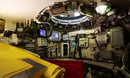 Không chỉ đối với các thiết bị quân sự, từ các thiết bị điện tử tiêu dùng hiện đại hay thậm chí là ô tô đến trong xe tăng Nga, hoàn toàn là mẫu mã “cổ kính” của thập niên những năm 80 và 90. Tất cả các cảm biến báo tốc độ, tính năng v.v. đều được hiển thị trên bảng điều khiển với những đồng hồ số và những đèn báo LED.